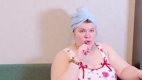 Snapshot of love_wiggy18 chatting on 02.05.25 Ally online show from 02.05.25