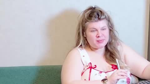 Snapshot of love_wiggy18 chatting on 02.11.25 Ally online show from 02.11.25