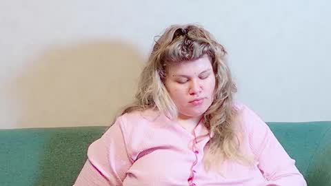 Snapshot of love_wiggy18 chatting on 02.13.25 Ally online show from 02.13.25