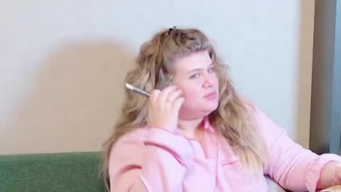 Snapshot of love_wiggy18 chatting on 02.19.25 Ally online show from 02.19.25