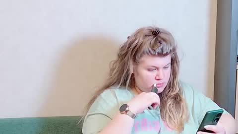 Snapshot of love_wiggy18 chatting on 02.21.25 Ally online show from 02.21.25