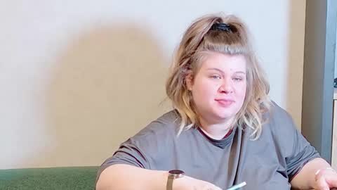 Snapshot of love_wiggy18 chatting on 02.27.25 Ally online show from 02.27.25