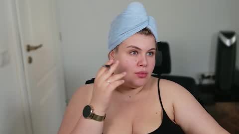 Snapshot of love_wiggy18 chatting on 09.19.25 Ally online show from 09.19.25