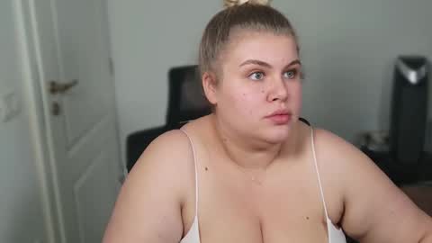 Snapshot of love_wiggy18 chatting on 09.29.25 Ally online show from 09.29.25