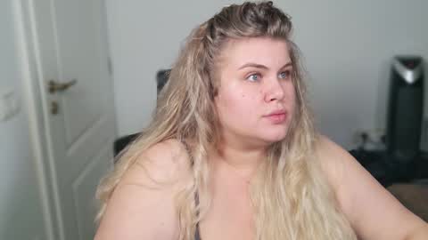 Snapshot of love_wiggy18 chatting on 09.30.25 Ally online show from 09.30.25