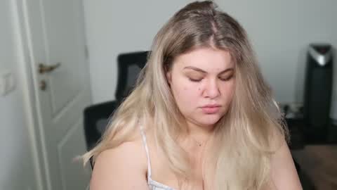 Snapshot of love_wiggy18 chatting on 10.08.25 Ally online show from 10.08.25