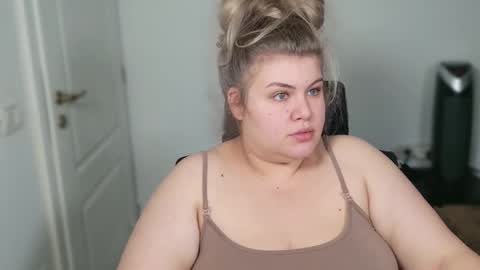 Snapshot of love_wiggy18 chatting on 10.13.25 Ally online show from 10.13.25