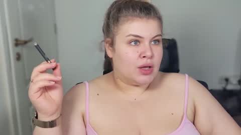 Snapshot of love_wiggy18 chatting on 10.16.25 Ally online show from 10.16.25