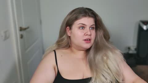 Snapshot of love_wiggy18 chatting on 10.17.25 Ally online show from 10.17.25