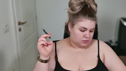 Snapshot of love_wiggy18 chatting on 11.14.25 Ally online show from 11.14.25