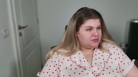 Snapshot of love_wiggy18 chatting on 12.20.25 Ally online show from 12.20.25