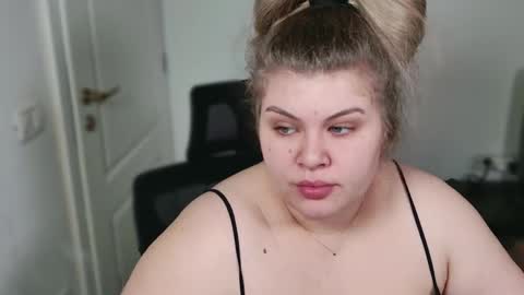 Snapshot of love_wiggy18 chatting on 01.06.26 Ally online show from 01.06.26