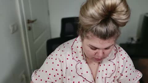 Snapshot of love_wiggy18 chatting on 01.07.26 Ally online show from 01.07.26