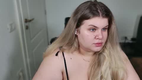 Snapshot of love_wiggy18 chatting on 01.12.26 Ally online show from 01.12.26