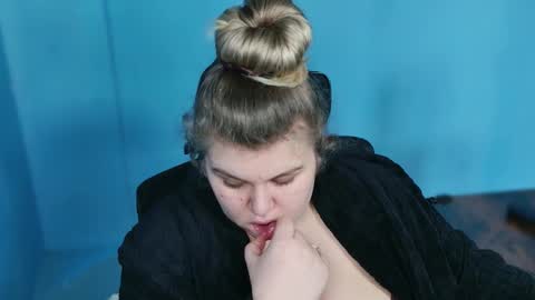 Snapshot of love_wiggy18 chatting on 02.16.26 Ally online show from 02.16.26