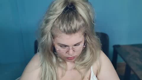 Snapshot of love_wiggy18 chatting on 07.13.26 Ally online show from 07.13.26