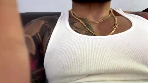 Snapshot of loveathickbitch chatting on 10.29.25 loveathickbitch online show from 10.29.25