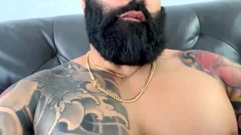 Snapshot of loveathickbitch chatting on 10.31.25 loveathickbitch online show from 10.31.25