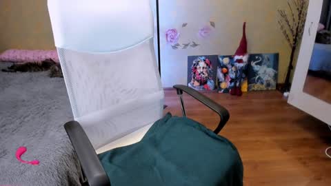 cat-girl online show from 12.23.24