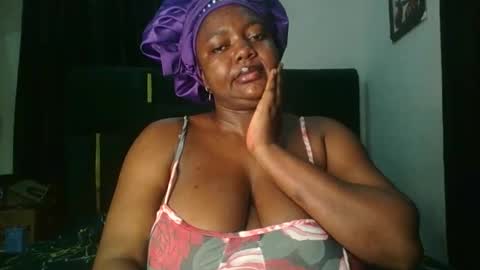 Snapshot of lovecumsluttie chatting on 02.07.26 mila online show from 02.07.26