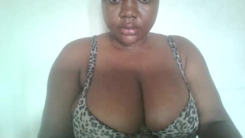 Snapshot of lovecumsluttie chatting on 02.15.26 mila online show from 02.15.26