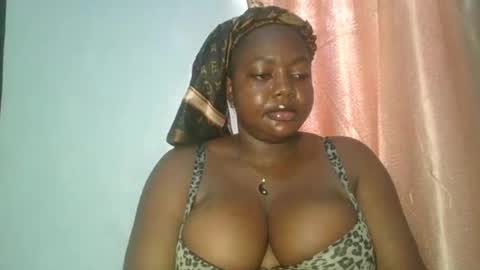 Snapshot of lovecumsluttie chatting on 02.17.26 mila online show from 02.17.26