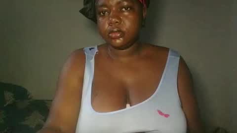 Snapshot of lovecumsluttie chatting on 02.18.26 mila online show from 02.18.26