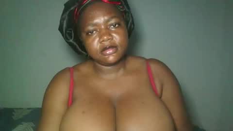 Snapshot of lovecumsluttie chatting on 02.18.26 mila online show from 02.18.26