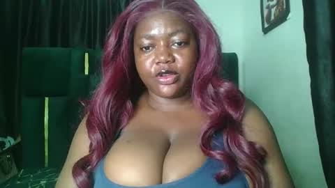 Snapshot of lovecumsluttie chatting on 02.25.26 mila online show from 02.25.26