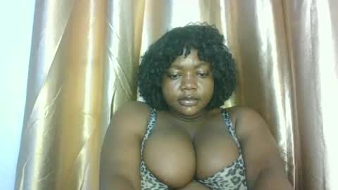 Snapshot of lovecumsluttie chatting on 03.11.26 mila online show from 03.11.26