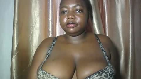 Snapshot of lovecumsluttie chatting on 03.15.26 mila online show from 03.15.26