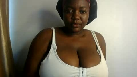 Snapshot of lovecumsluttie chatting on 06.22.26 mila online show from 06.22.26