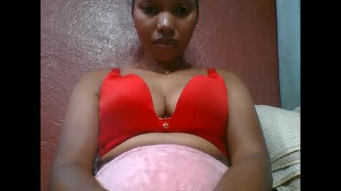 Snapshot of loveinlife750427 chatting on 11.13.25 loveinlife750427 online show from 11.13.25