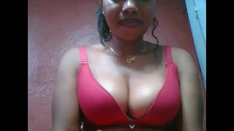 Snapshot of loveinlife750427 chatting on 11.21.25 loveinlife750427 online show from 11.21.25