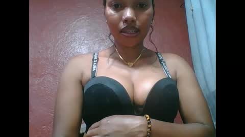 Snapshot of loveinlife750427 chatting on 11.24.25 loveinlife750427 online show from 11.24.25