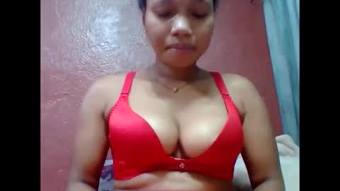 Snapshot of loveinlife750427 chatting on 12.17.25 loveinlife750427 online show from 12.17.25