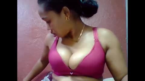 Snapshot of loveinlife750427 chatting on 12.20.25 loveinlife750427 online show from 12.20.25