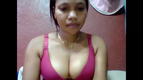 Snapshot of loveinlife750427 chatting on 12.21.25 loveinlife750427 online show from 12.21.25