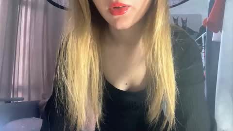 Ella online show from 10.31.25