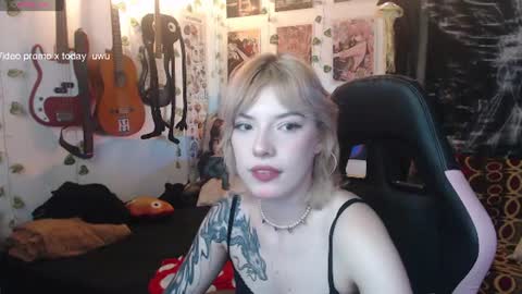 Snapshot of lovely_cass chatting on 06.26.26 Cassie online show from 06.26.26