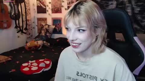 Snapshot of lovely_cass chatting on 07.18.26 Cassie online show from 07.18.26