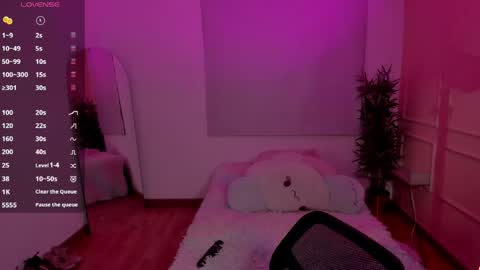 Snapshot of lovely_emma18 chatting on 05.19.26 Emma online show from 05.19.26