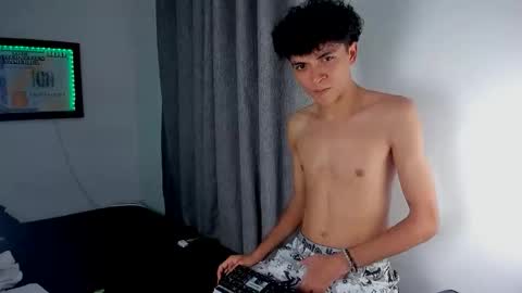 Snapshot of lovely_horny713 chatting on 04.15.26 Salo online show from 04.15.26
