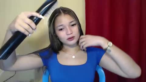 Snapshot of lovely_laura09 chatting on 12.19.24 Lovely Laura online show from 12.19.24