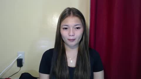 Snapshot of lovely_laura09 chatting on 12.21.24 Lovely Laura online show from 12.21.24