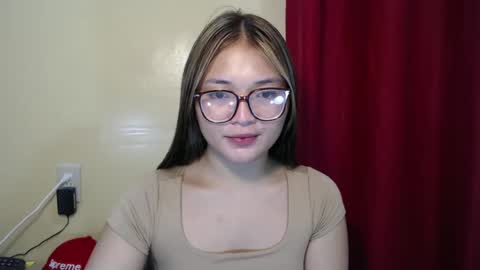 Snapshot of lovely_laura09 chatting on 12.25.24 Lovely Laura online show from 12.25.24