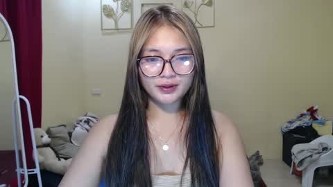 Snapshot of lovely_laura09 chatting on 12.31.24 Lovely Laura online show from 12.31.24