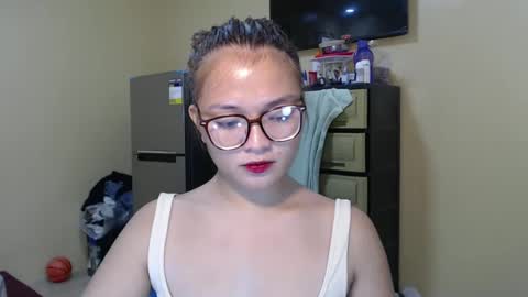 Snapshot of lovely_laura09 chatting on 01.04.25 Lovely Laura online show from 01.04.25