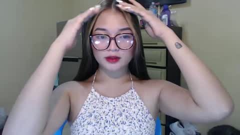 Snapshot of lovely_laura09 chatting on 01.05.25 Lovely Laura online show from 01.05.25