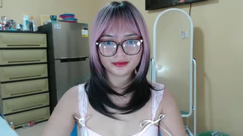 Snapshot of lovely_laura09 chatting on 01.11.25 Lovely Laura online show from 01.11.25